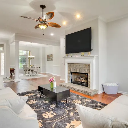 3 Mi To Oglethorpe Mall Home With Fenced Yard!